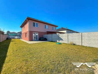 Prodej bytu 3+kk, ~73 m2 se zahradou ~317m2 a 4x stáním pro  - 13
