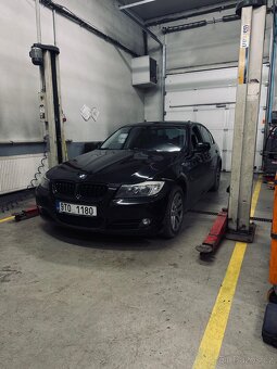BMW e90 318d 105kw 2009 - 13