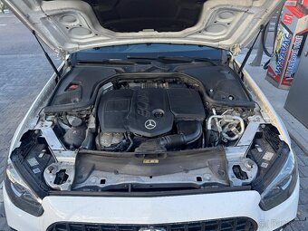 Mercedes E220d 4MATIC, AMG, 1.majitel, 2021 - 13
