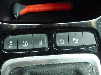 Opel Crossland X 1.2i 81kw Inovation po 1.majiteli - 13