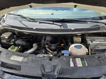 Volkswagen Transporter 2.5 TDI 9 míst TZ - 13