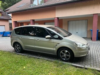 Ford S-max 2.0 TDCi 103kw, ČR - 2.majitel, 7. Míst - 13