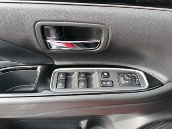 Mitsubishi Outlander 2.4 PHEV,4WD,LED,Kamera,Tažné - 13