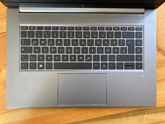 HP ZBook Studio G7 TOP stav i7-10750H NVIDIA T1000 15.6 16GB - 13
