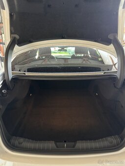 Jaguar XF R-Sport 3.0D V6 / Zárkuka - 13