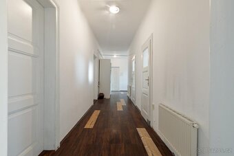 Prodej bytu 4+1 (139m2)  s garáží a zahradou, ul. Poděbradov - 13