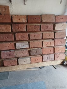 Prodám staré cihly s různými znaky - 13