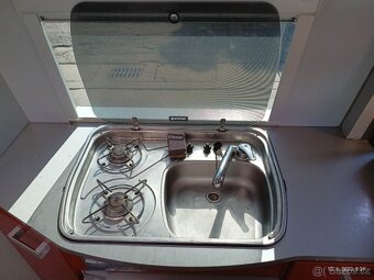 Prodam obytny vw crafter eastwander 4 osoby - 13