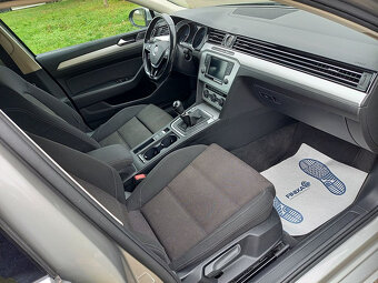 Volkswagen Passat 2,0Tdi 110kw klima+Navi+SERVIS - 13
