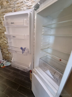 Darují za odvoz  vestavnou ledničku Whirpool - 13