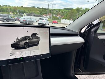 Tesla Model Y - 13