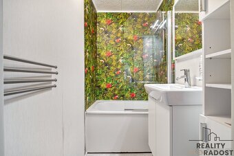 Prodej družstevního bytu 2+kk s krásným výhledem v Ostravě- - 13