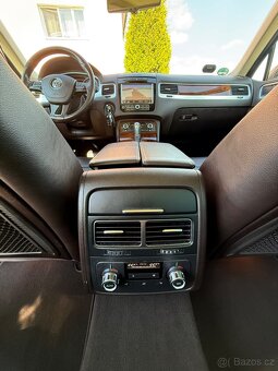 VOLKSWAGEN TOUAREG 3.0 TDI 180KW  TOP VYBAVA WEBASTO XENONY - 13