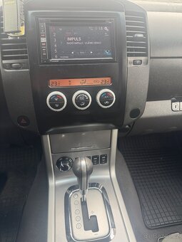 Prodám Nissan Navara D40 4x4 2,5 nafta 140 KW automat - 13