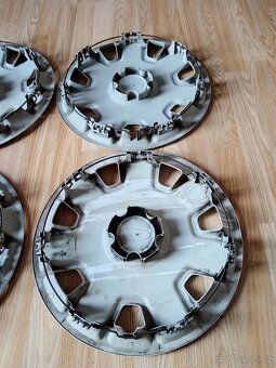 Poklice Ford r15 - 13