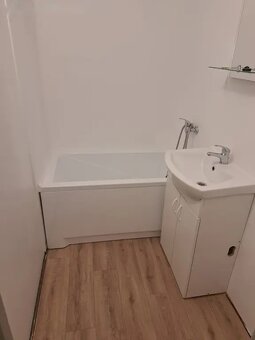 Pronájem bytu 1+kk 29 m s komorou a balkónem - 13