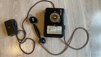 Starý nástěnný telefon na mince - 13
