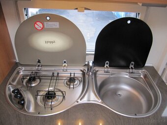 Prodám karavan Hobby 500 kmfe,r.v2009 + mover + markýza - 13