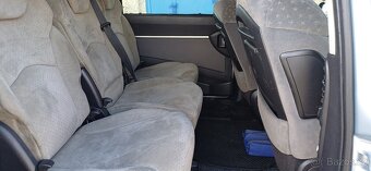 Peugeot 807 2.2  94kw 7 míst - 13