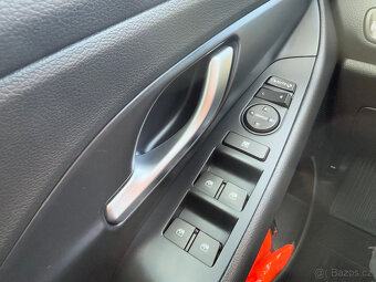 Hyundai i30 combi 1,5gdi 2022 v záruke - 13