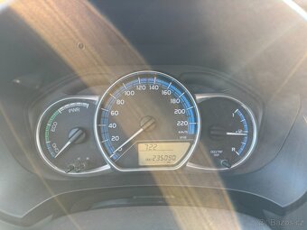 Toyota Yaris HYBRID 1,5 54 KW STK - 13