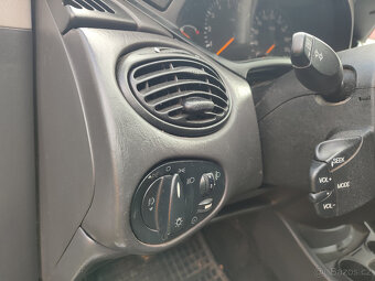 Ford Focus 1.6 benzín, 2.maj,GHIA, klima, vyh.kož.sed,2xpneu - 13