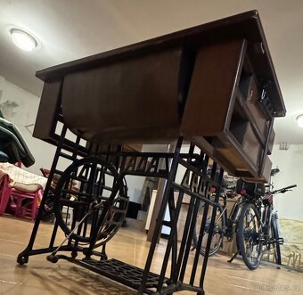 Prodám šicí stroj Lada - 13