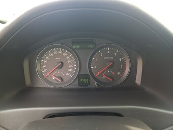 Prodám VOLVO C30 1.596 ccm benzin - 13
