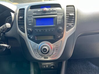 HYUNDAI iX20 1.4i 66 KW 1.MAJITEL PARK.S.VYHŘ.SEDADLA+VOLANT - 13