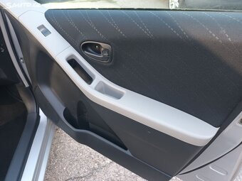 Toyota Yaris, 1.3VVT-I 63KW servisovaný - 13