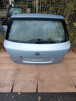 Skoda Fabia 2 facelift - páté dveře, víko kufru - 13