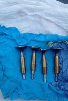 Originální nové hlavy z vojenského depozitu Dněpr Ural K750 - 13