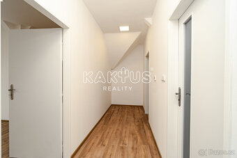 Pronájem nového  podkrovního bytu 3+kk,  ulice Oblá (70m2),  - 13