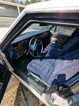 Lincoln town car - 13
