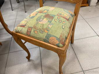 Intarzovaný dubový stůl a šest dubových židlí - 13