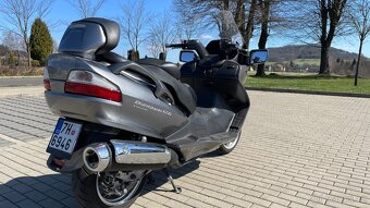 Suzuki Burgman 650 - 13