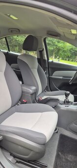 Chevrolet Cruze 1.6i 83 kW, benzín, 06/2009, 136 820 km - 13
