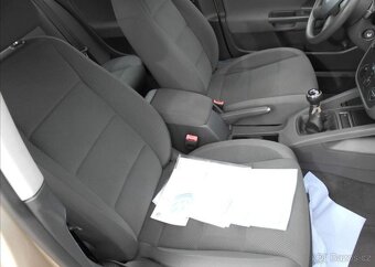 Volkswagen Golf 1,6 85 kW KLIMA Serviska benzín - 13