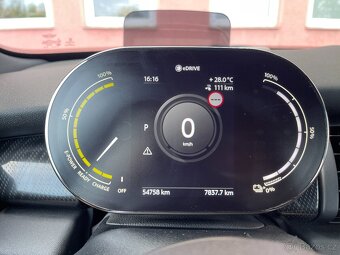 Mini Cooper SE, 135Kw, 37kWH, HUD, DPH, pěkný vůz - 13
