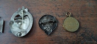 Medaile, vyznamenání, odznaky. - 13