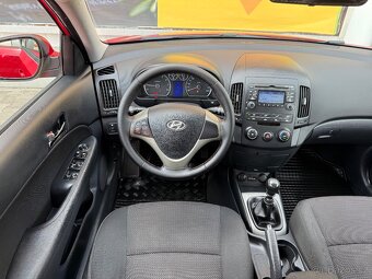 Hyundai i30 1,4 16V 80kW CVVT KLIMA 2 SADY KOL - 13