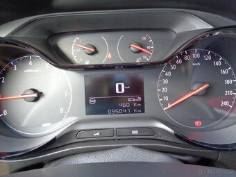 OPEL CROSSLAND X 1.2i KOUPENO ČR,1.MAJITEL,SERVISKA - 13