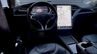 Tesla Model S85 El.Panorama Kuze Vzd.podvozek barva RedMult - 13