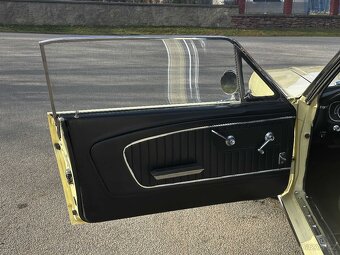 Ford Mustang Cabrio - 13