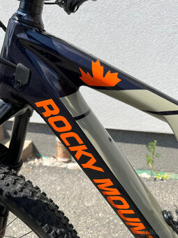 Karbonové elektrokolo velikost M, jako nové - 13