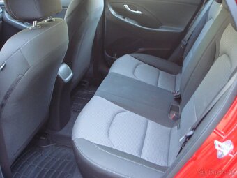 Hyundai i30 1.5i 80kw 2023 1500km nové v ČR - 13