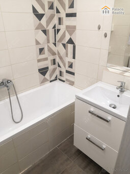 Pronájem moderního bytu 3+1 s lodžií v Jičíně - 13