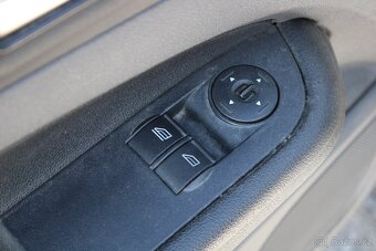 Ford Focus 1,6i 74KW, KLIMATIZACE, ČR, r.v. 2006 - 13