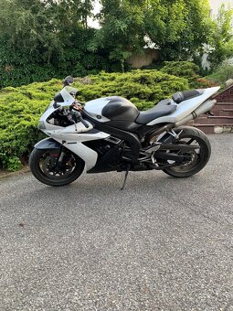 Yamaha YZF 1000 R1 - 13