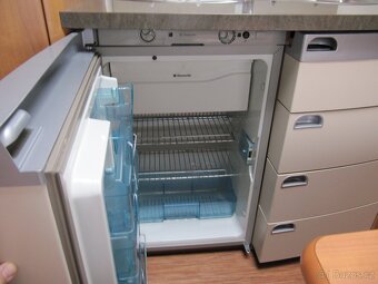 Prodám karavan Hobby 560 kmfe,,r.v.2009 + mover + markýza. - 13